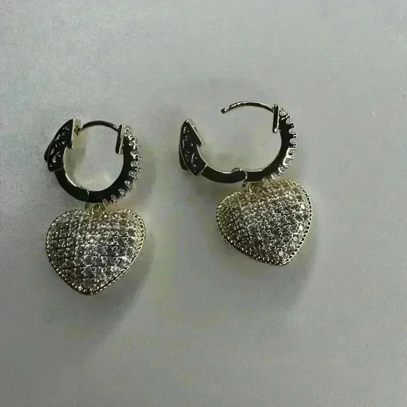 18K Gold Pave Heart Earrings ( Video shows the beauty of these) - Picture 6 of 7